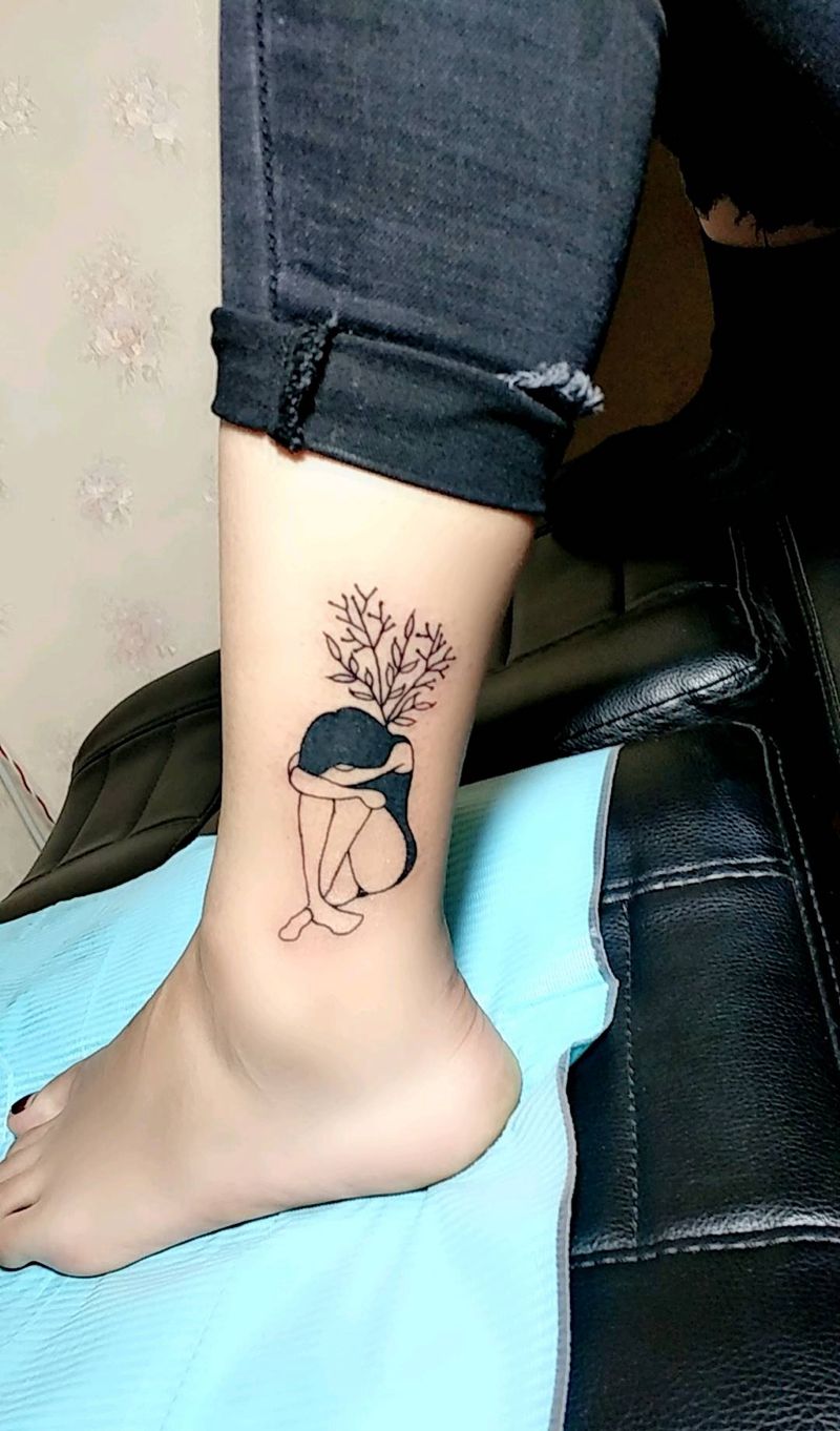 孤独 小图纹身图片_腿部新传统点刺纹身图案