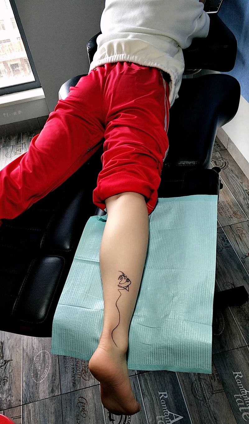 个性小图纹身图片_脚部几何纹身图案