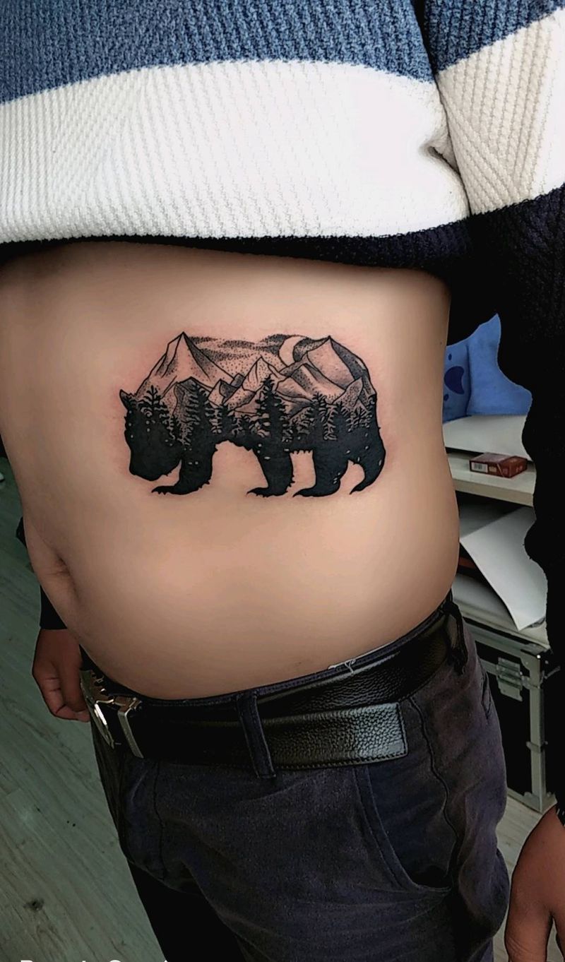 .熊 遮盖伤疤纹身图片_腹部几何点刺纹身图案
