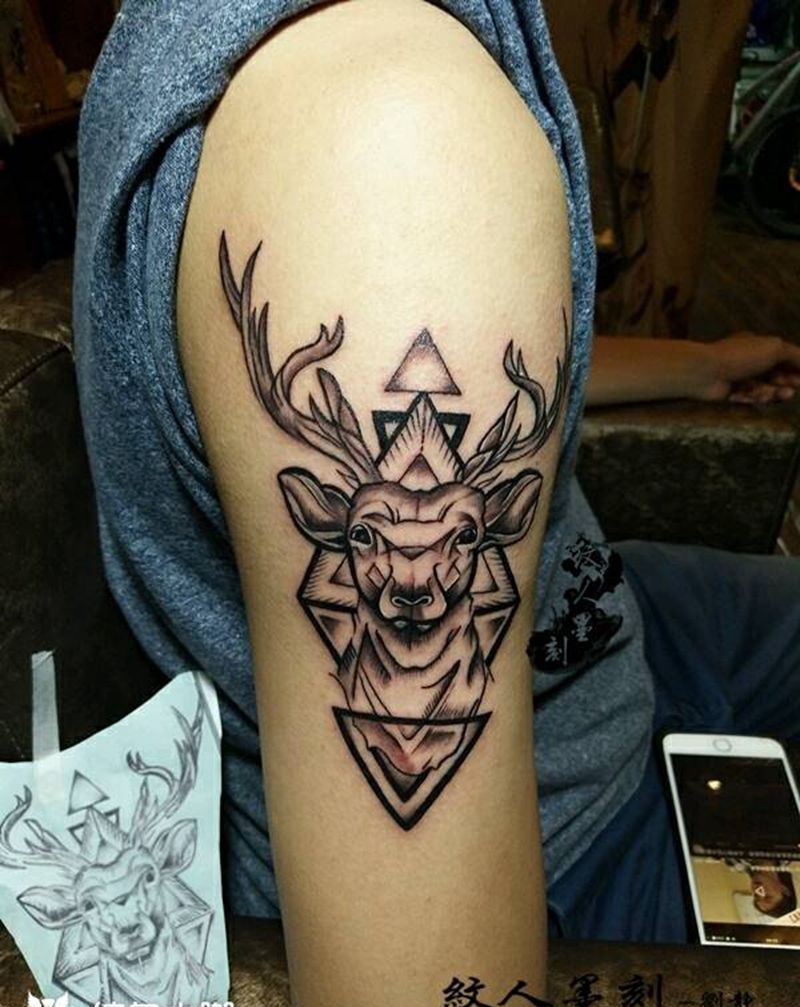 鹿纹身图片_手臂传统动物昆明云南纹人墨刻成品纹身图案