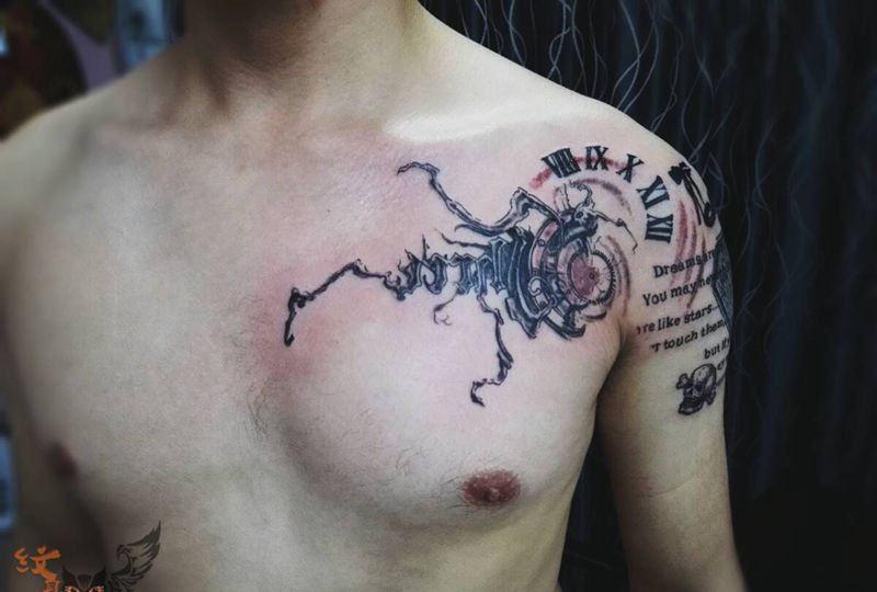 现代派纹身图片_肩部胸部欧美清新原创纹身图案