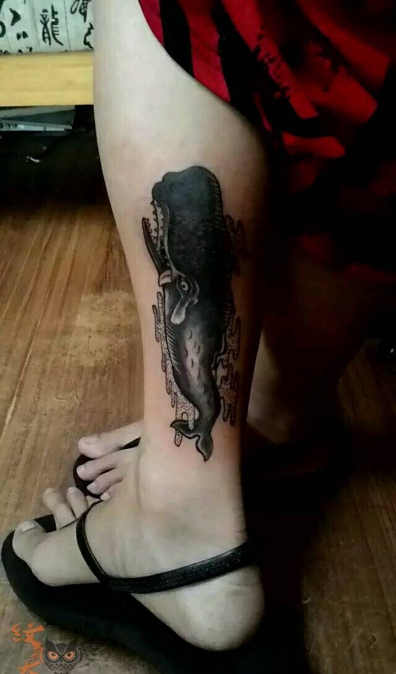 大鱼纹身图片_腿部清新动物纹身图案