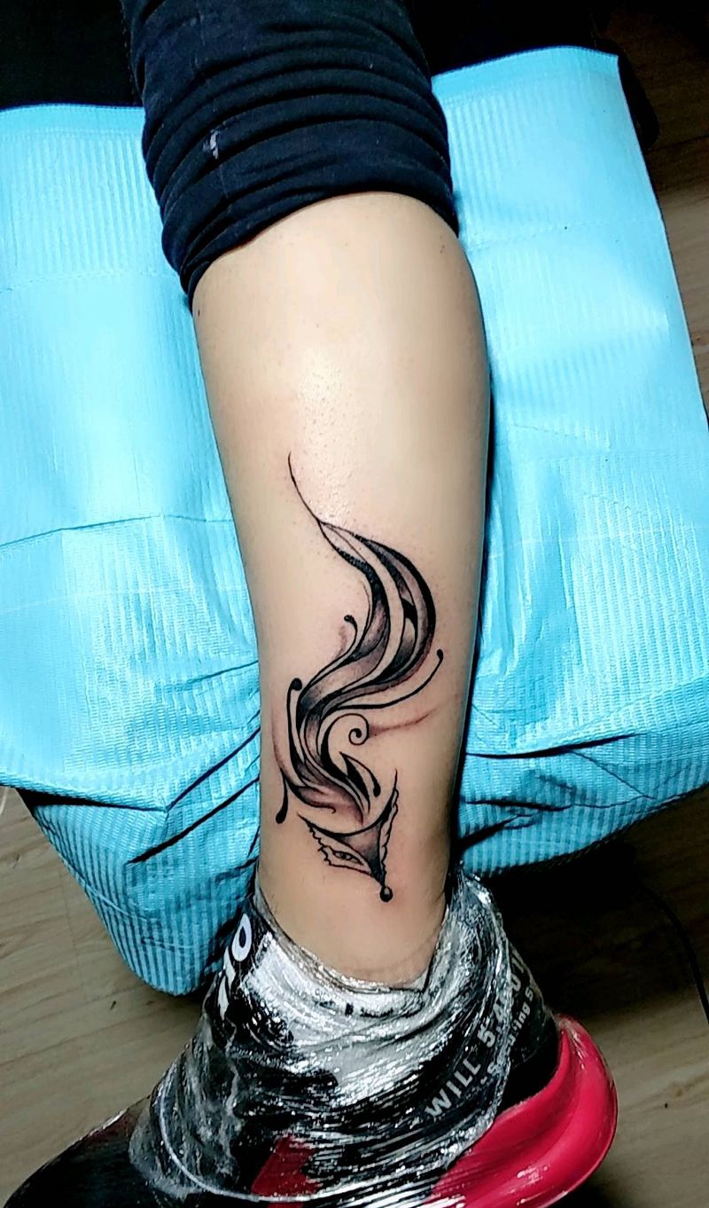 九尾狐纹身图片_腿部新传统纹身图案