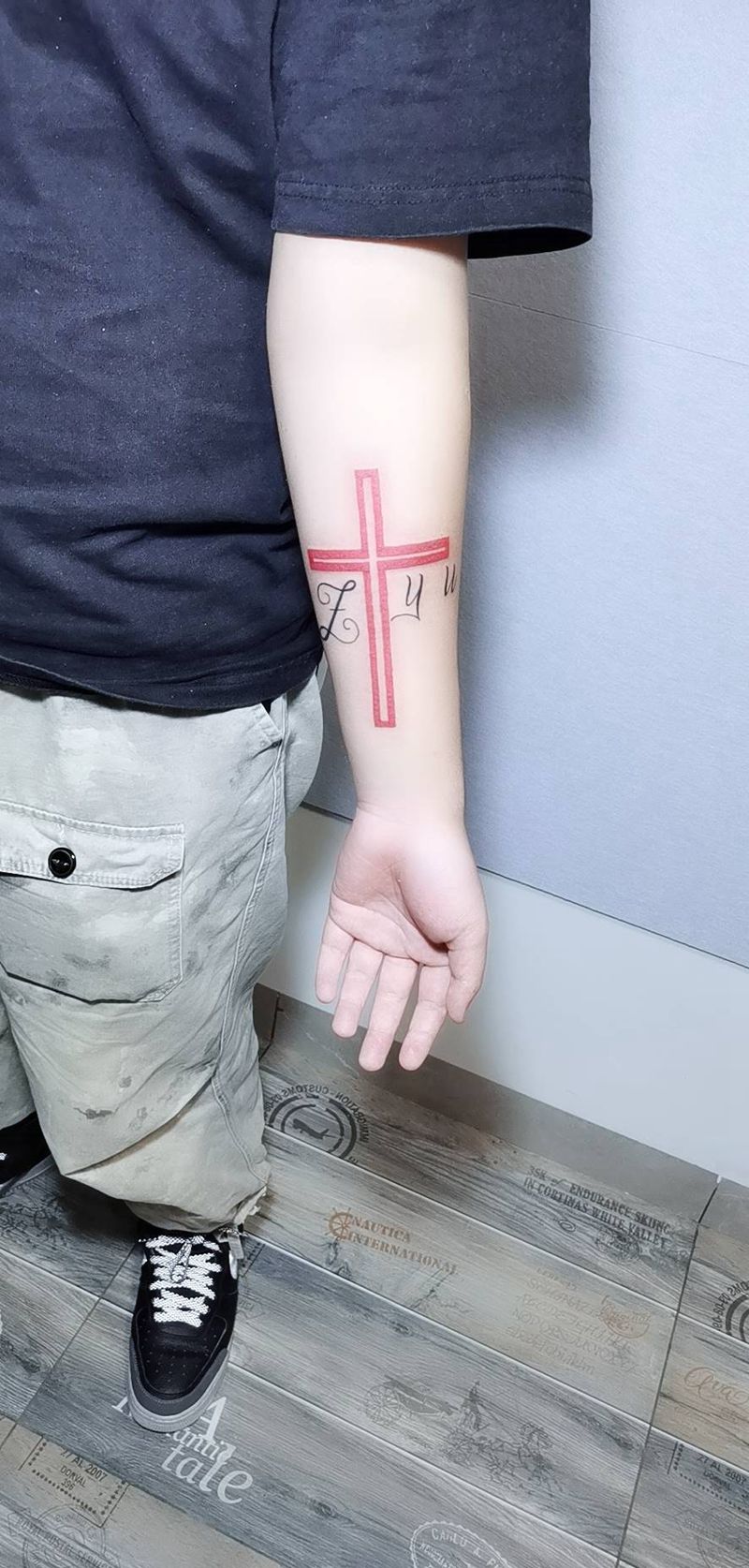 十字架纹身图片_手臂几何纹身图案