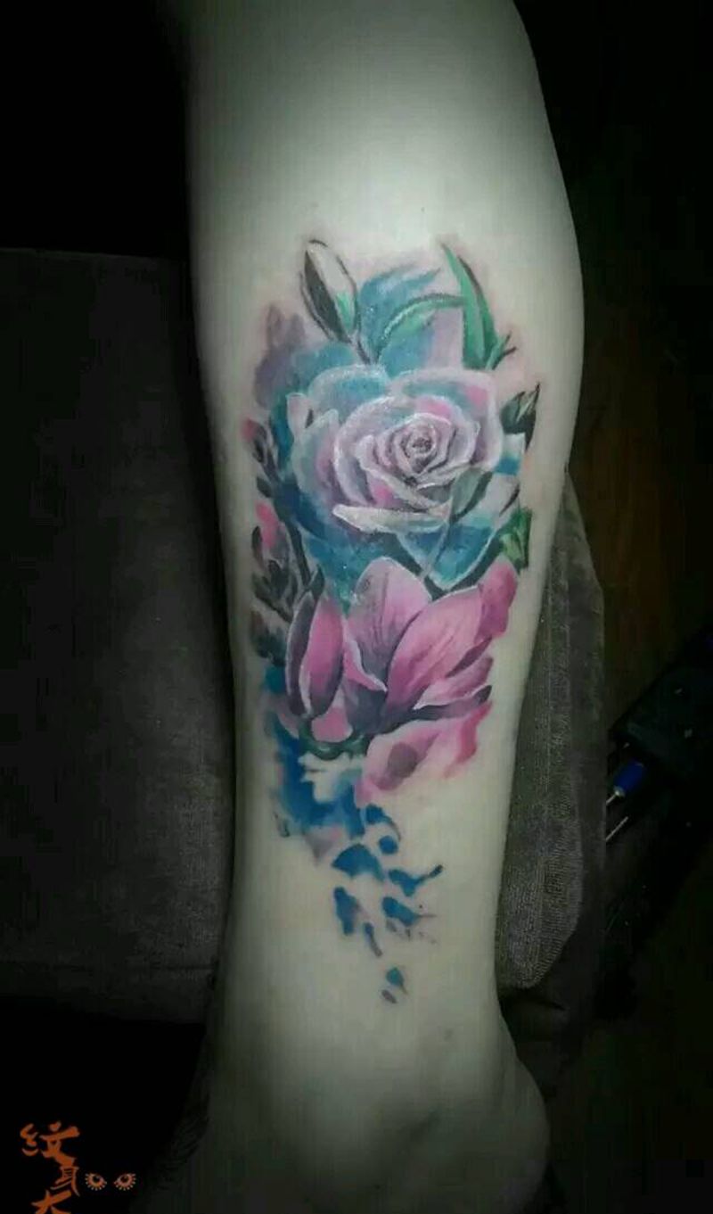 水彩盖疤纹身图片_腿部欧美植物纹身图案