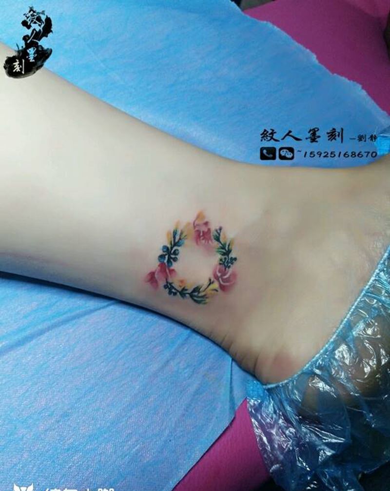 花环纹身图片_脚部清新植物昆明云南纹人墨刻成品纹身图案