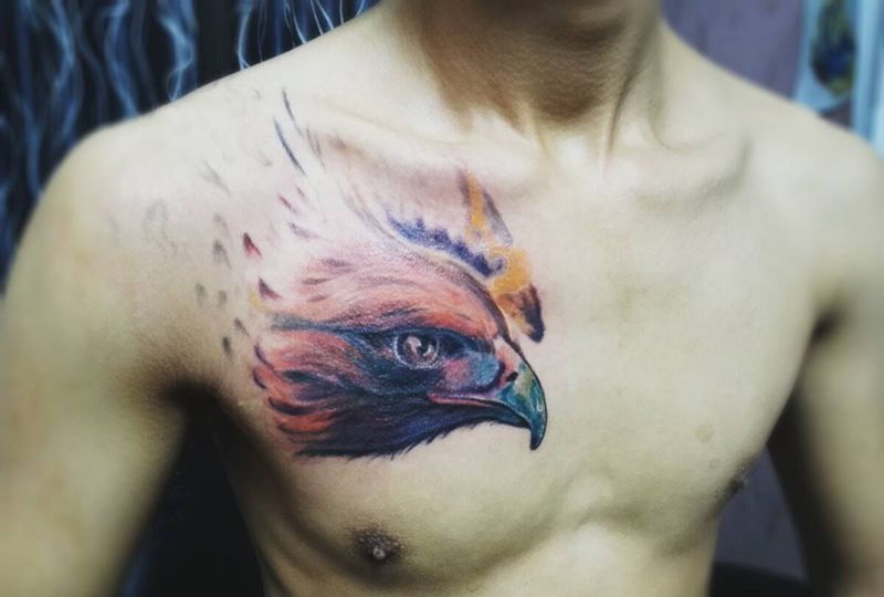 鹰纹身图片_胸部欧美动物成品纹身图案