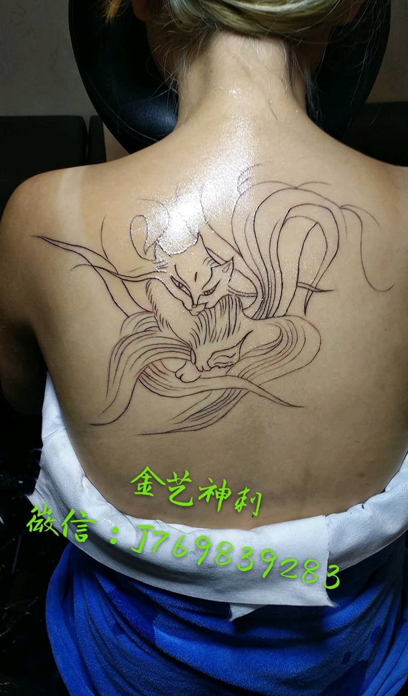 九尾狐纹身图片_背部习俗动物成品纹身图案