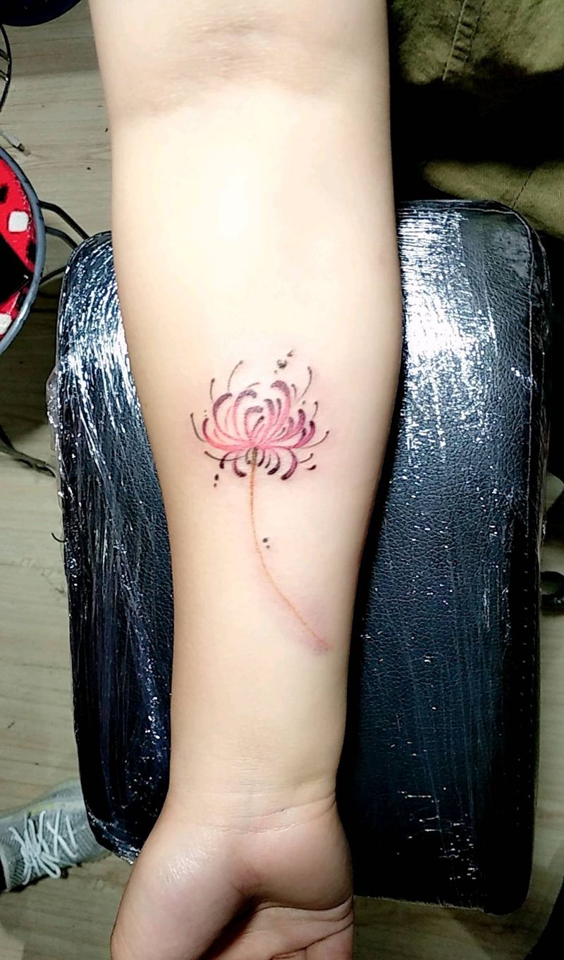 彼岸花纹身图片_手臂纹身图案