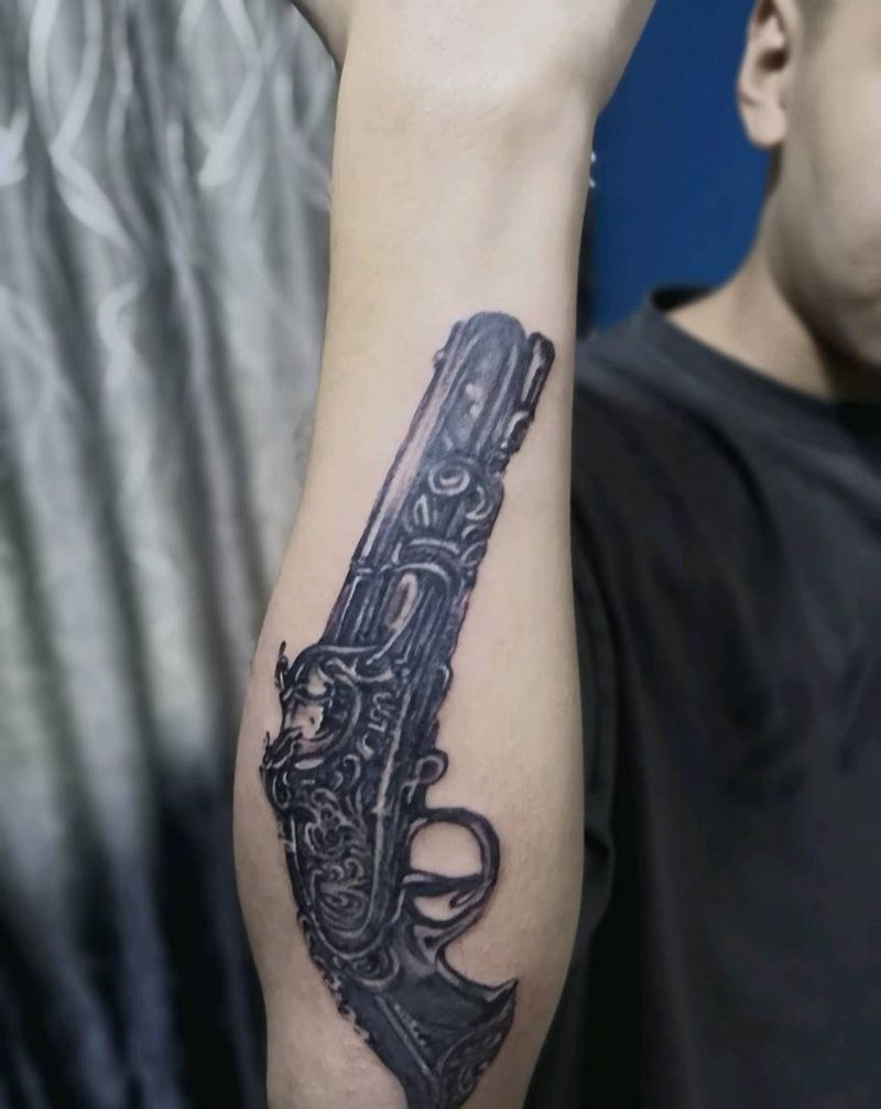 枪纹身图片_手臂欧美写实纹身图案