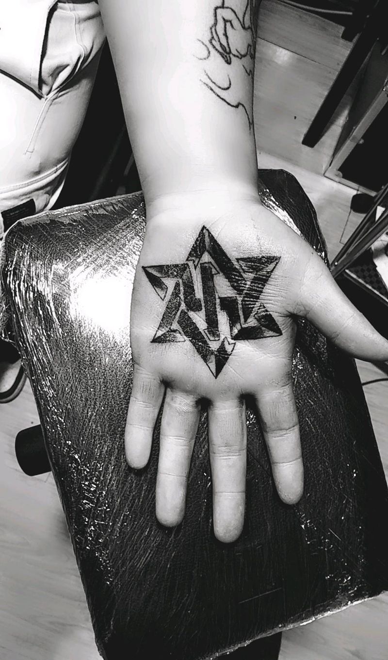 手心   六芒星纹身图片_手部图腾纹身图案