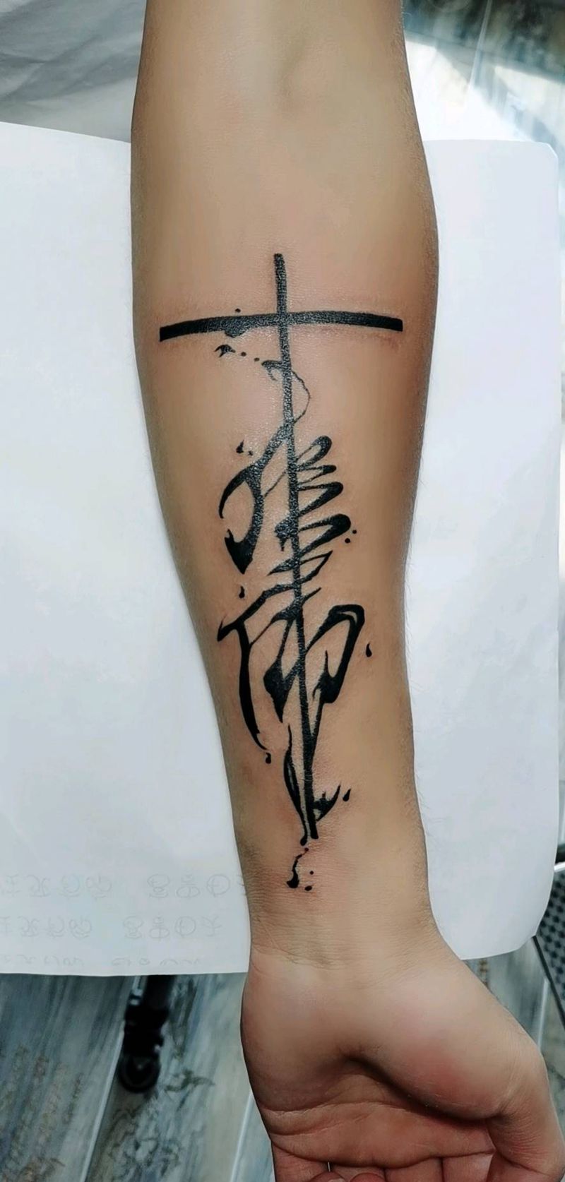 信仰十字架纹身图片_手部纹身图案