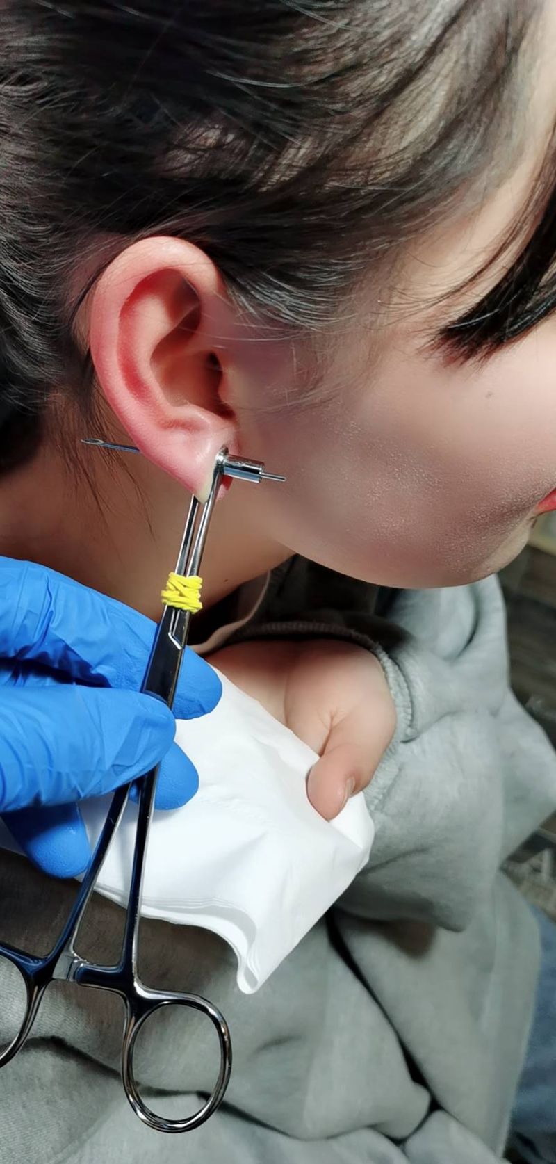 穿  耳纹身图片_颈部纹身图案