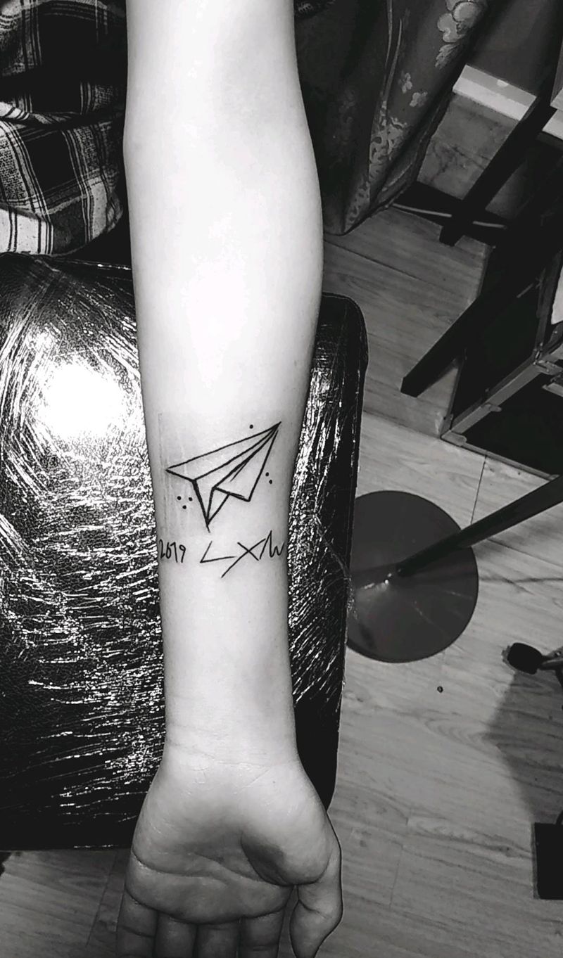 小清新纹身图片_手部脚部点刺几何纹身图案