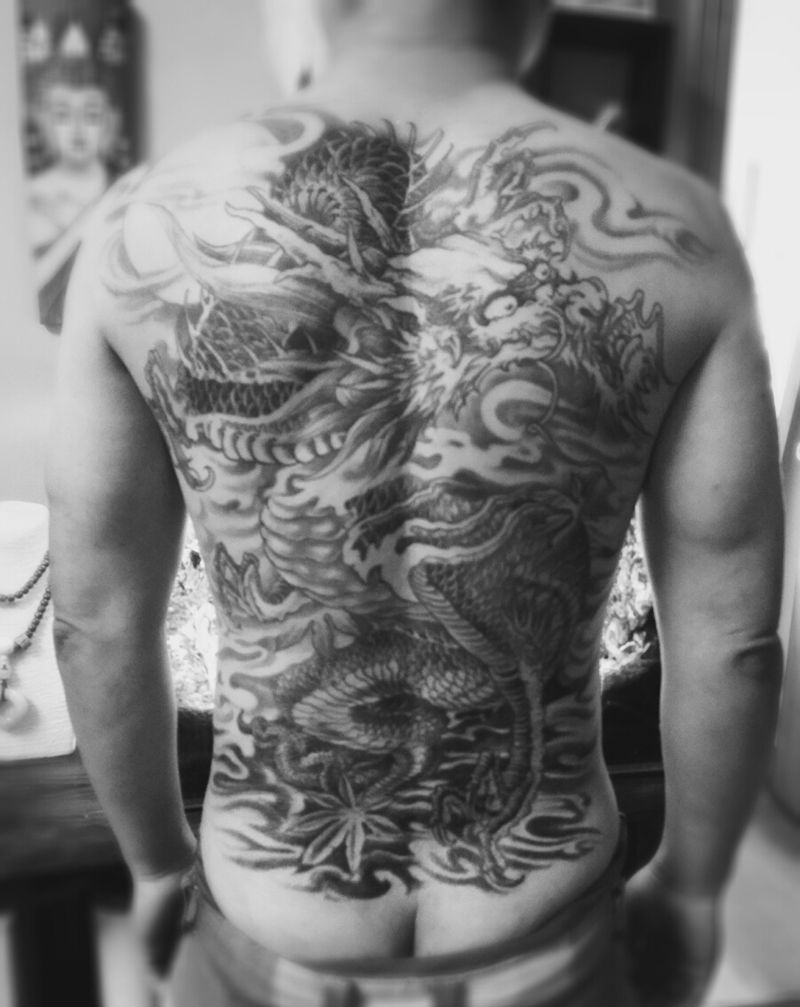 雲龍纹身图片_背部传统动物原创成品纹身图案