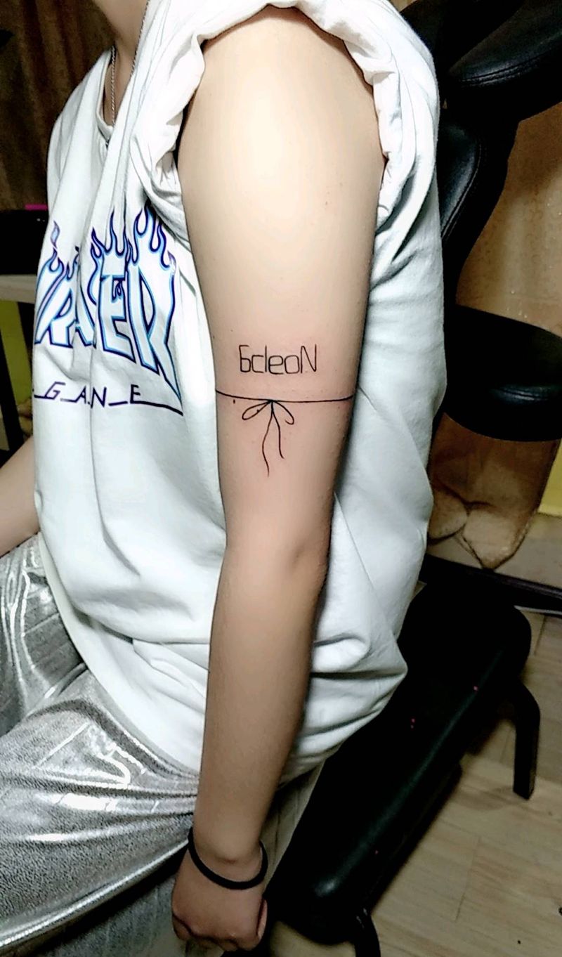 手臂纹身图片_手臂图腾点刺纹身图案