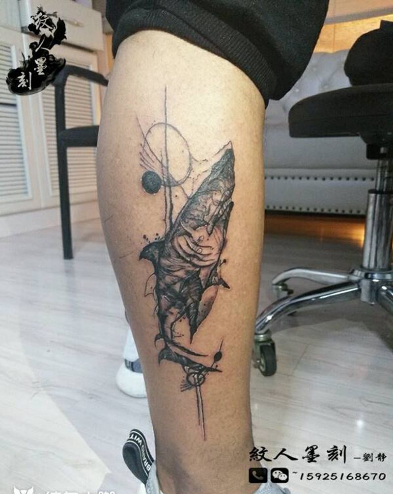 大白鲨纹身图片_腿部欧美动物昆明云南纹人墨刻成品纹身图案