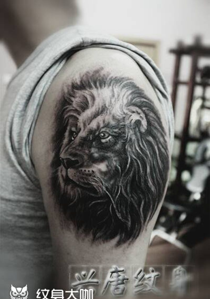 王者纹身图片_肩部欧美动物成品纹身图案