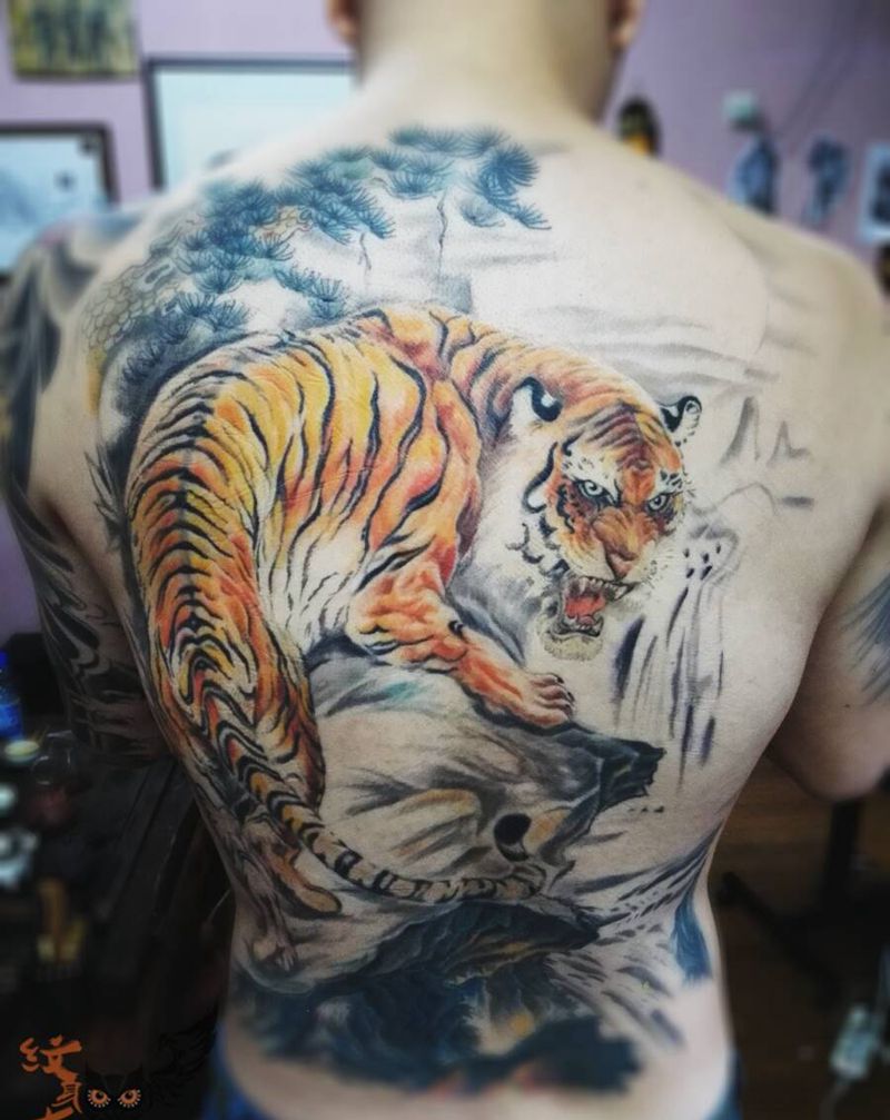 上山虎传统纹身图纹身图片_背部传统动物原创纹身图案