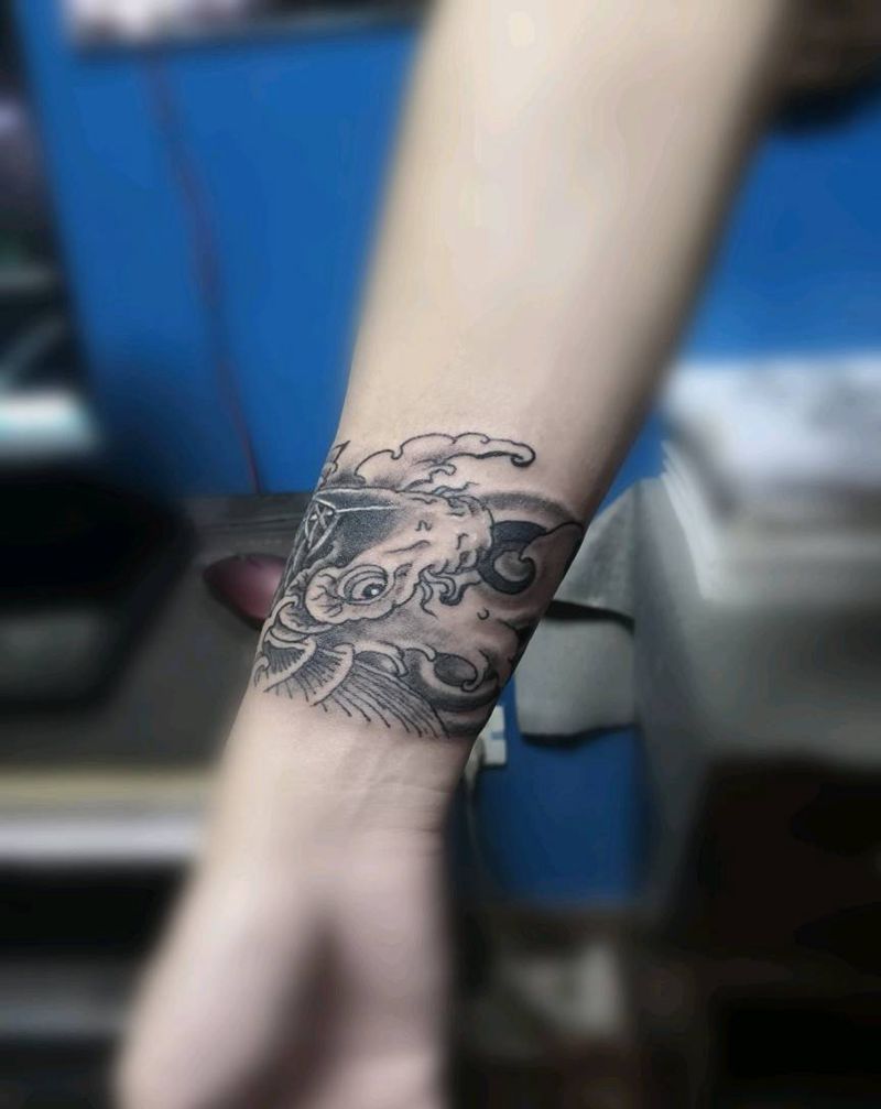 鲤鱼手环纹身纹身图片_手部新传统纹身图案