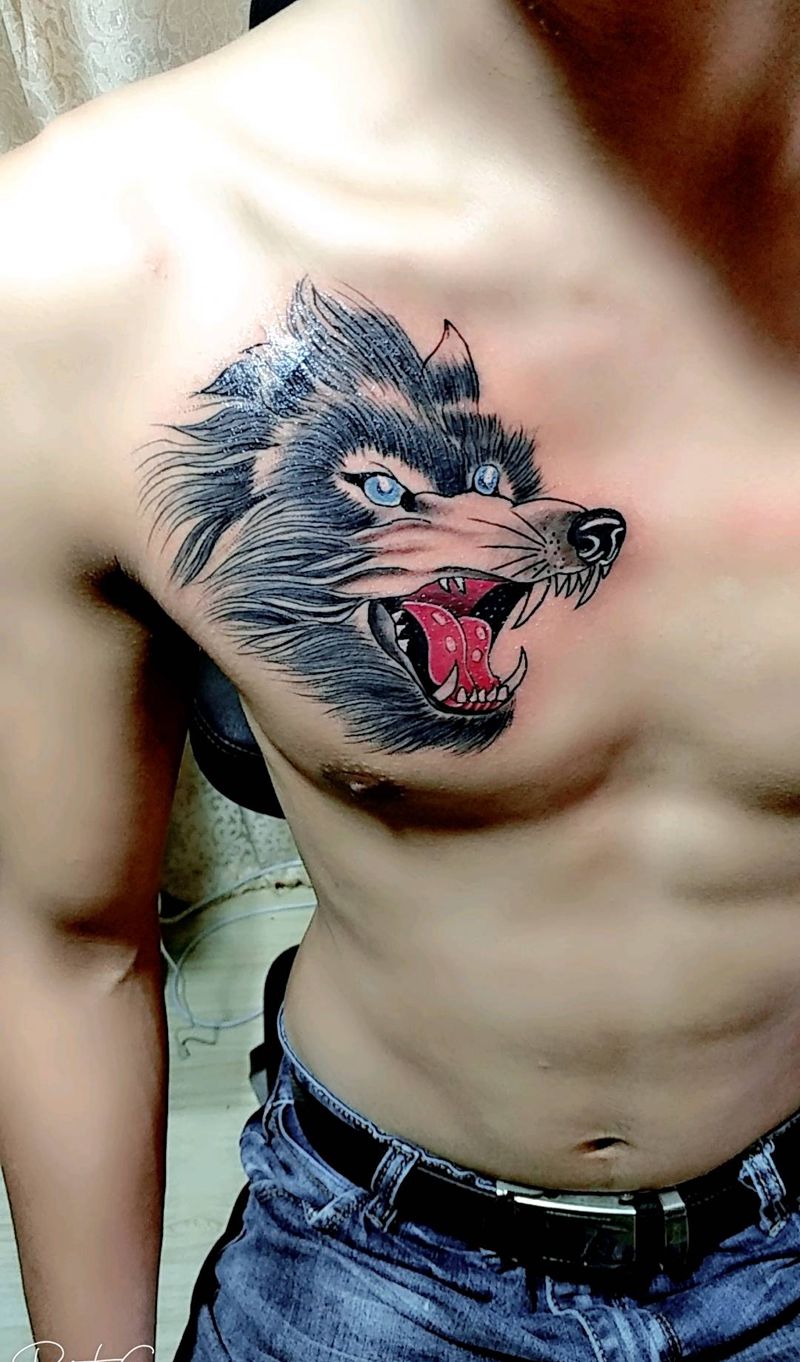 狼头纹身图片_胸部老传统纹身图案