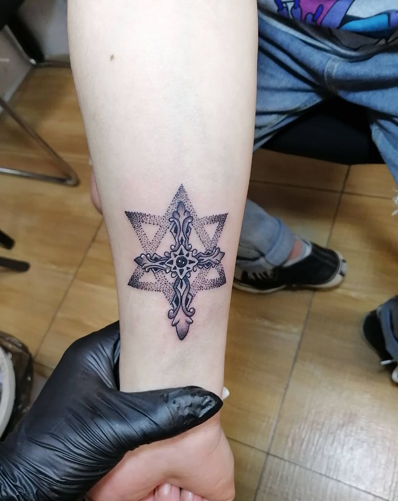 点刺十字架纹身图片_几何纹身图案