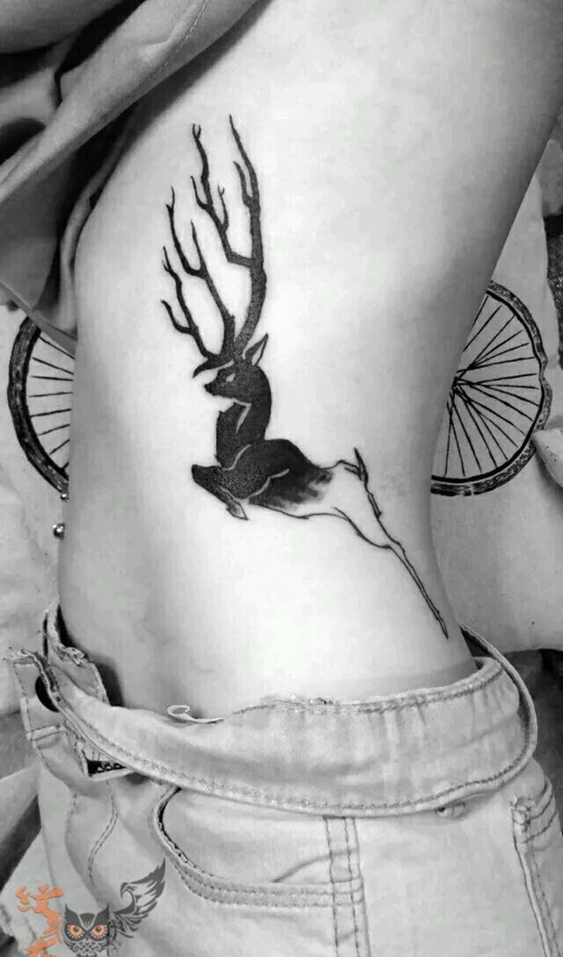 鹿纹身纹身图片_腰部欧美清新几何图腾纹身图案