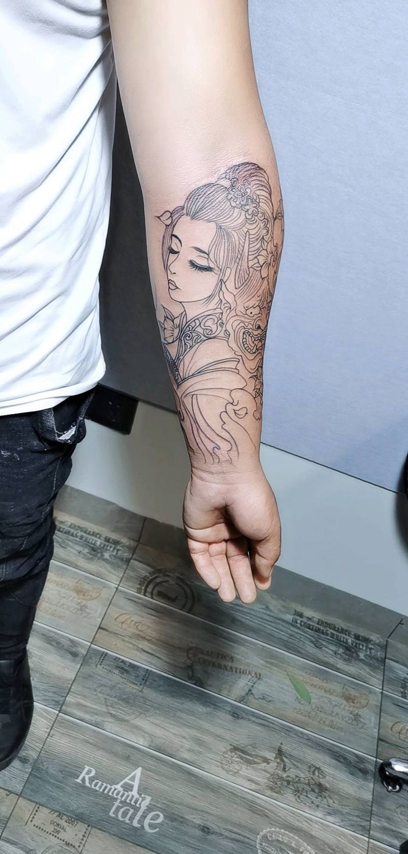 艺妓 线条纹身图片_手臂纹身图案