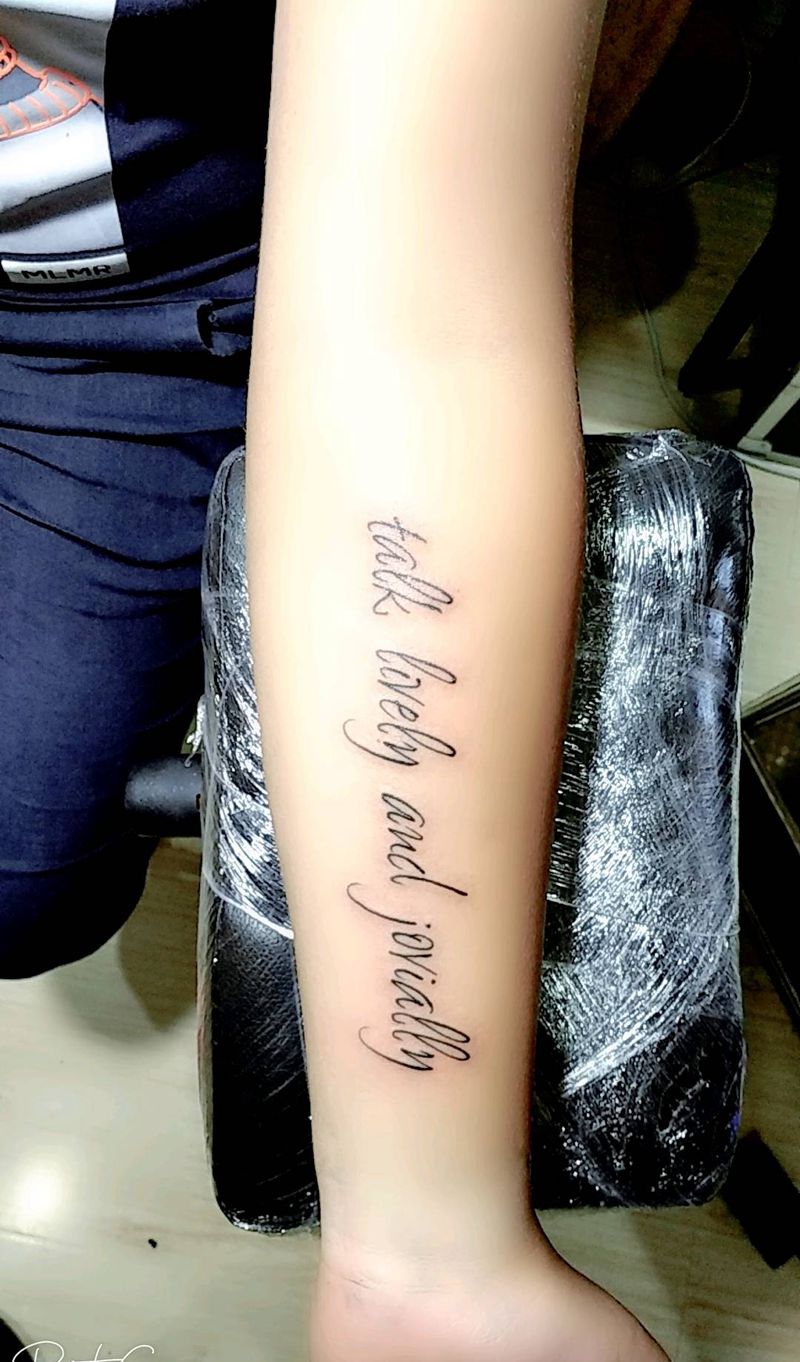 英文字母纹身图片_手臂新传统花体字纹身图案