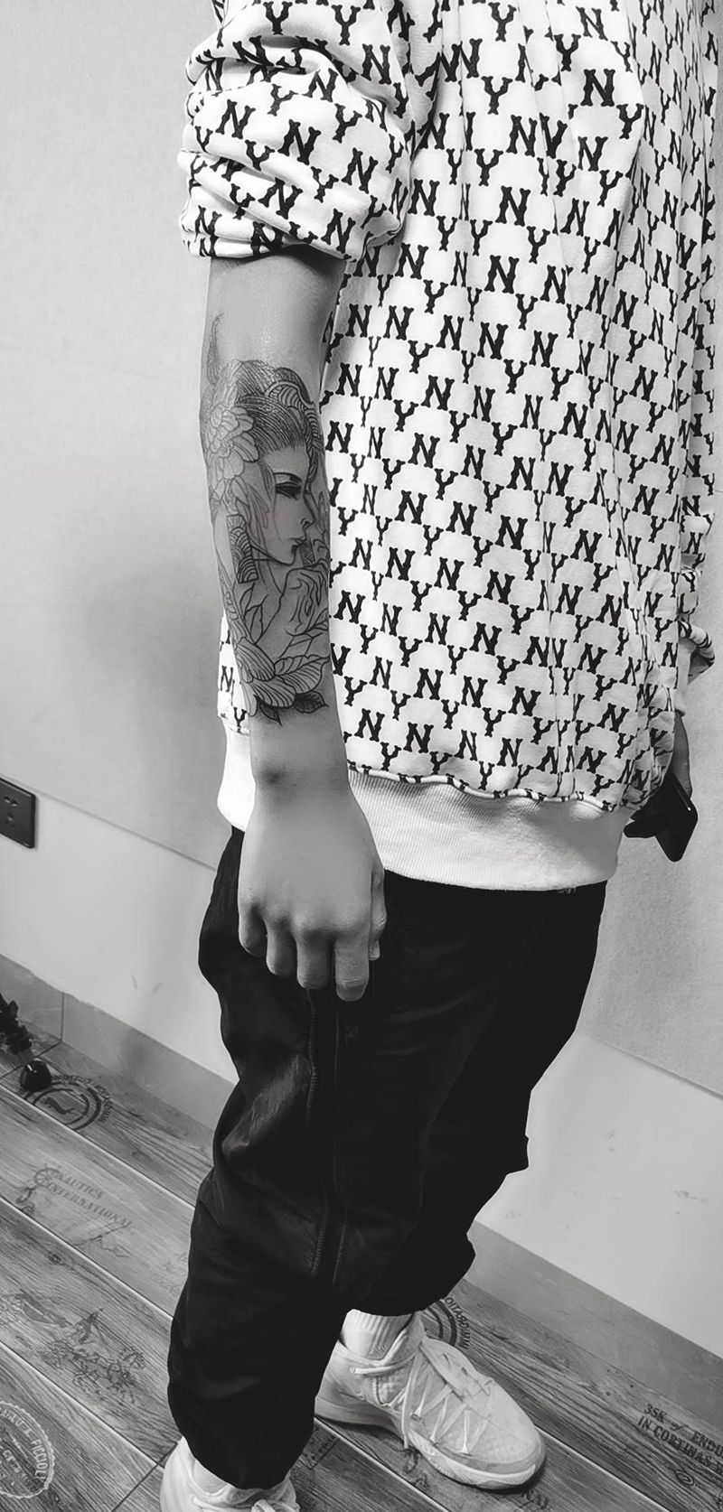 艺妓 线条纹身图片_手臂纹身图案