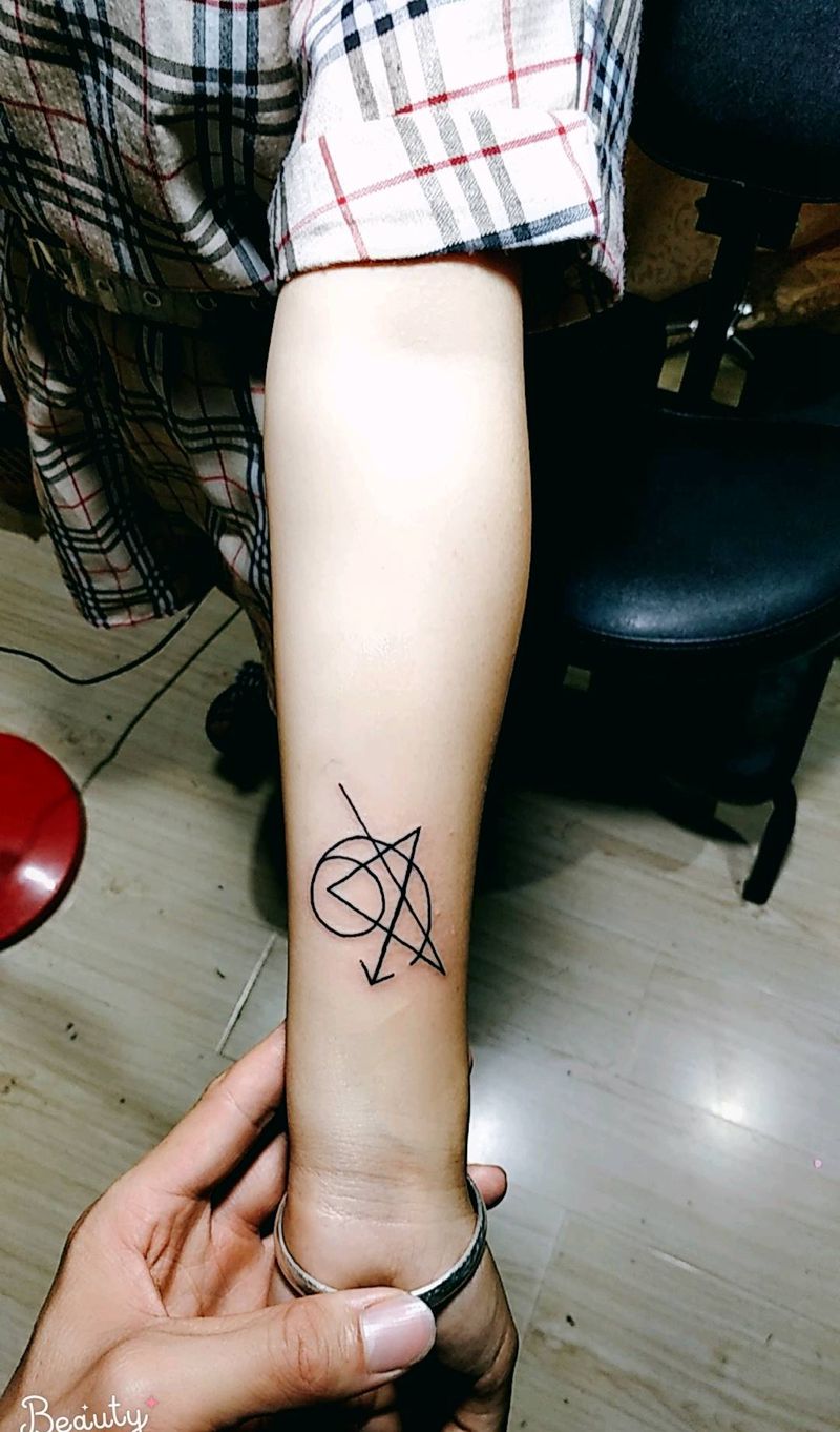 复仇纹身图片_手臂几何纹身图案