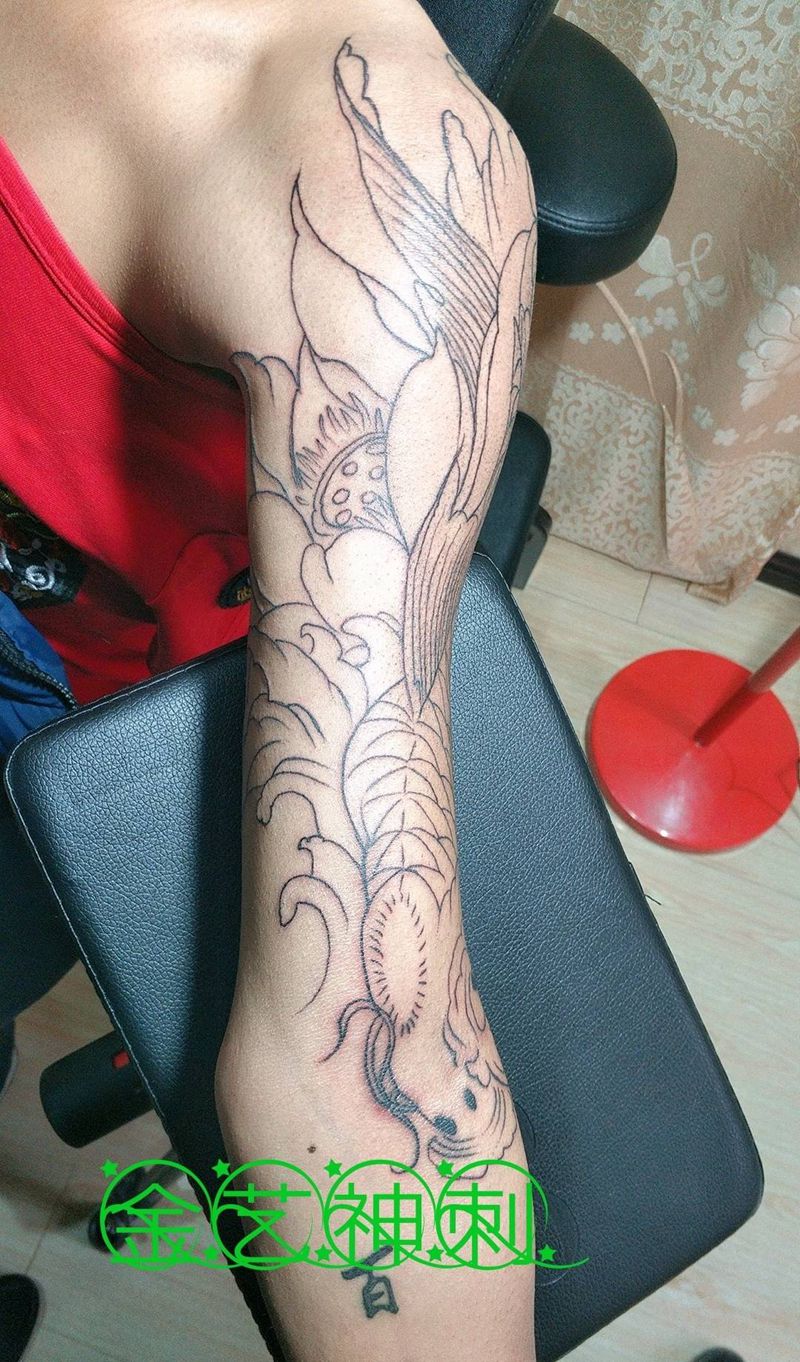 大臂 鲤鱼 未完成纹身图片_手臂传统动物成品纹身图案