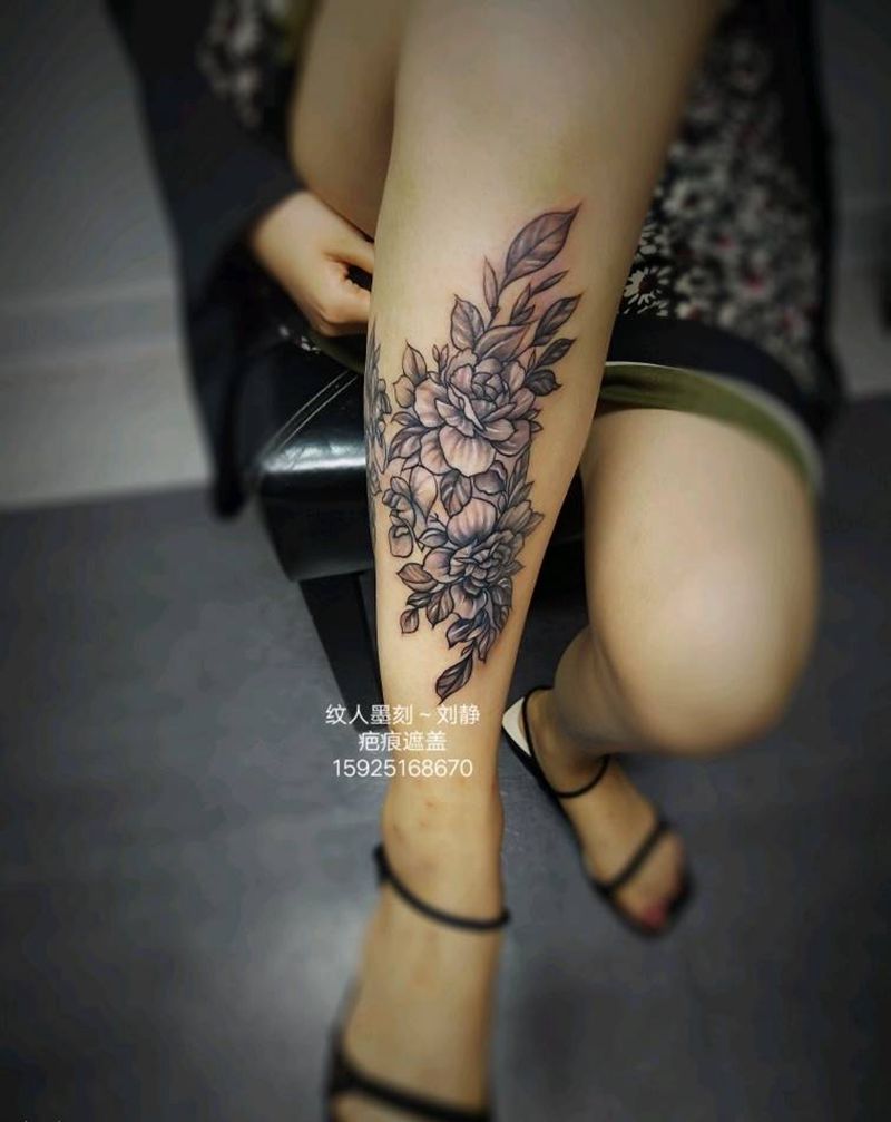 大面积疤痕遮盖纹身图片_腿部新传统水墨素花遮盖纹身图案