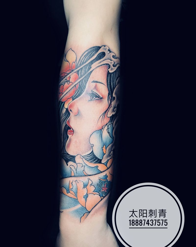 女郎纹身图片_手臂新传统纹身图案