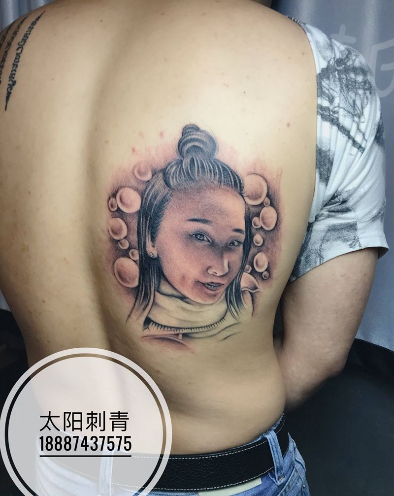 肖像纹身图片_腰部纹身图案