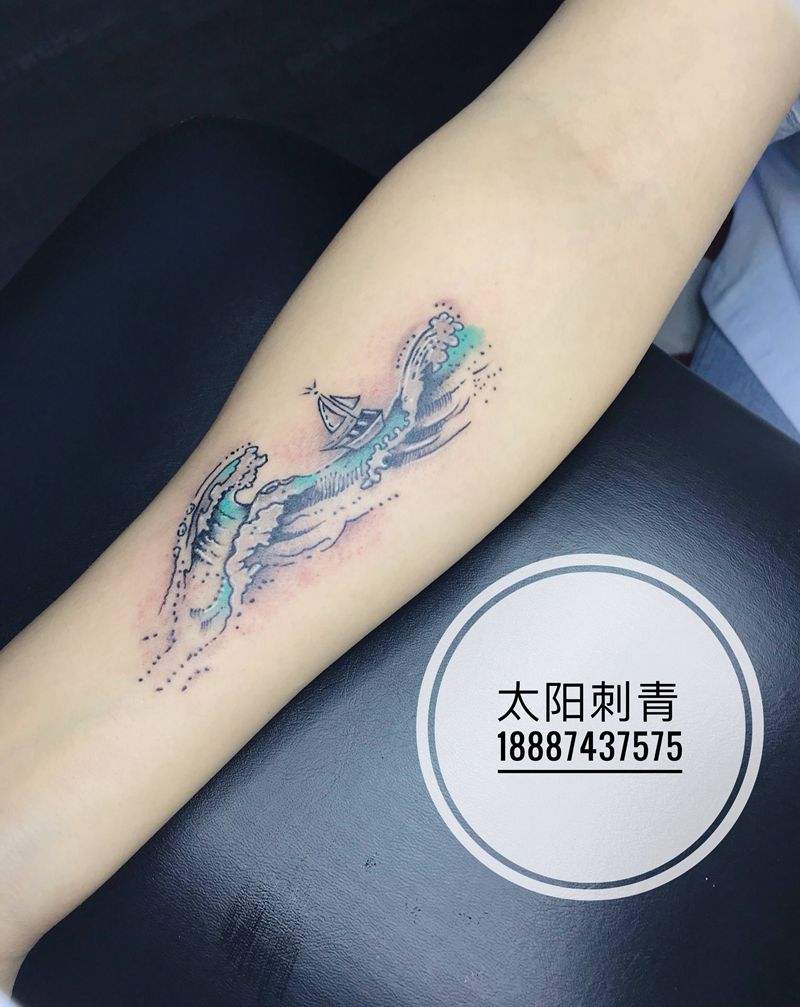小海浪纹身图片_手部纹身图案