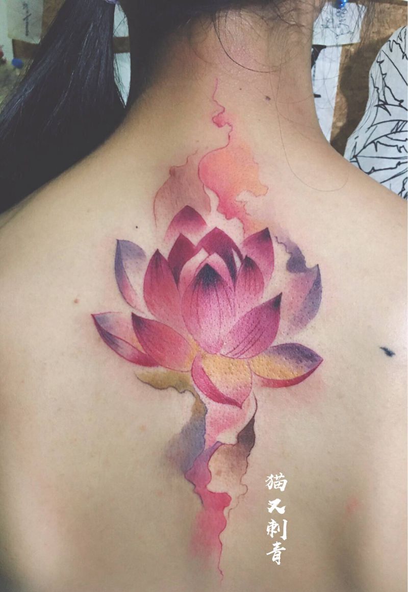 设计图稿纹身图片_背部水彩纹身图案