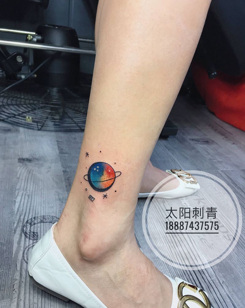 星球纹身图片_脚部纹身图案