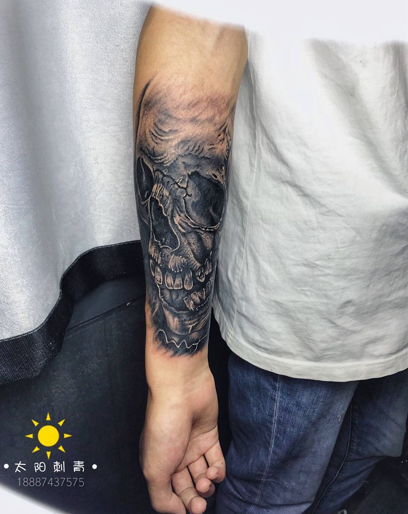 写实骷髅纹身图片_手臂欧美写实纹身图案