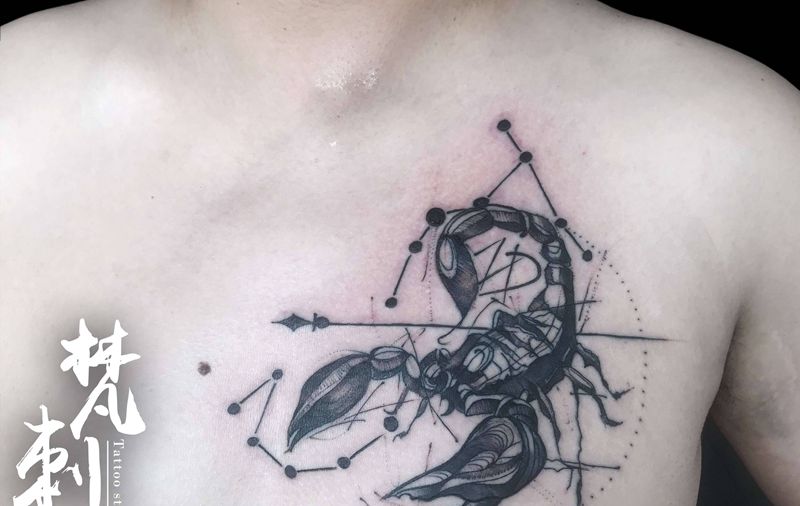 天蝎纹身图片_胸部纹身图案