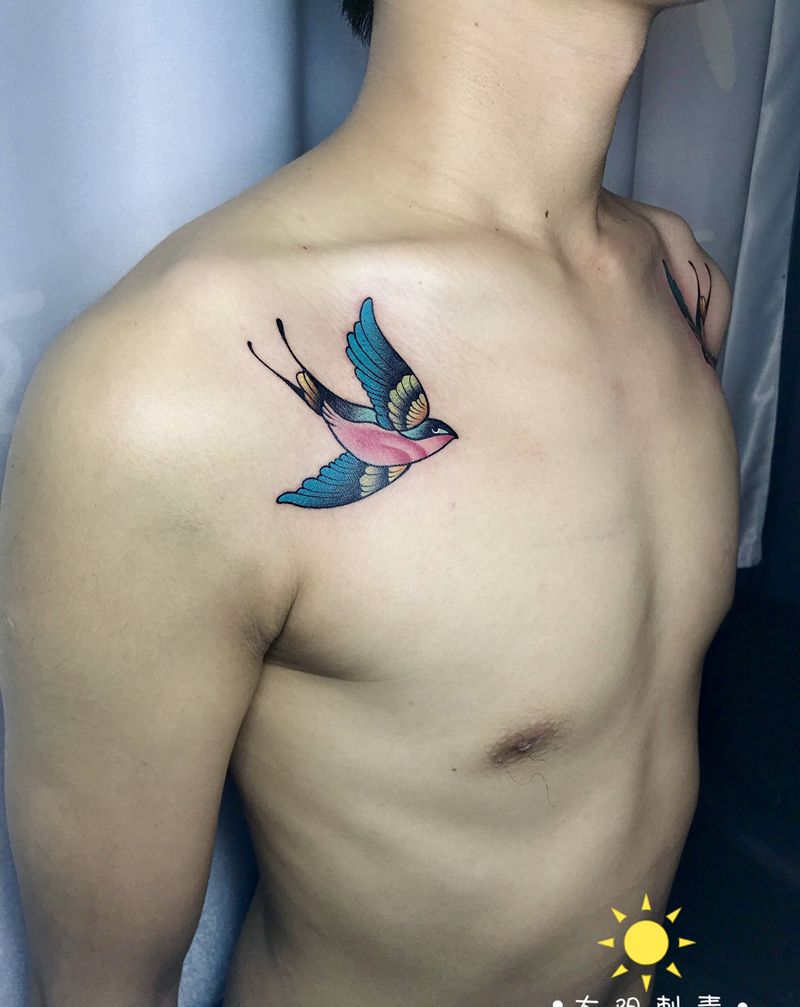 小燕子纹身图片_胸部纹身图案