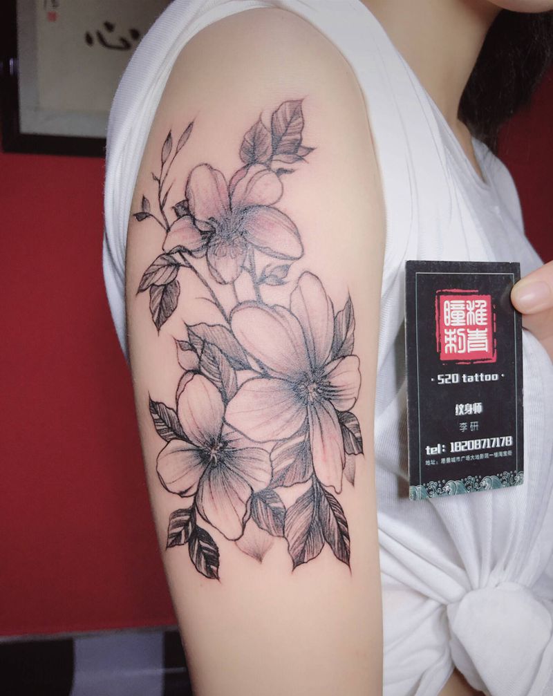 素花纹身图片_手臂点刺素花纹身图案