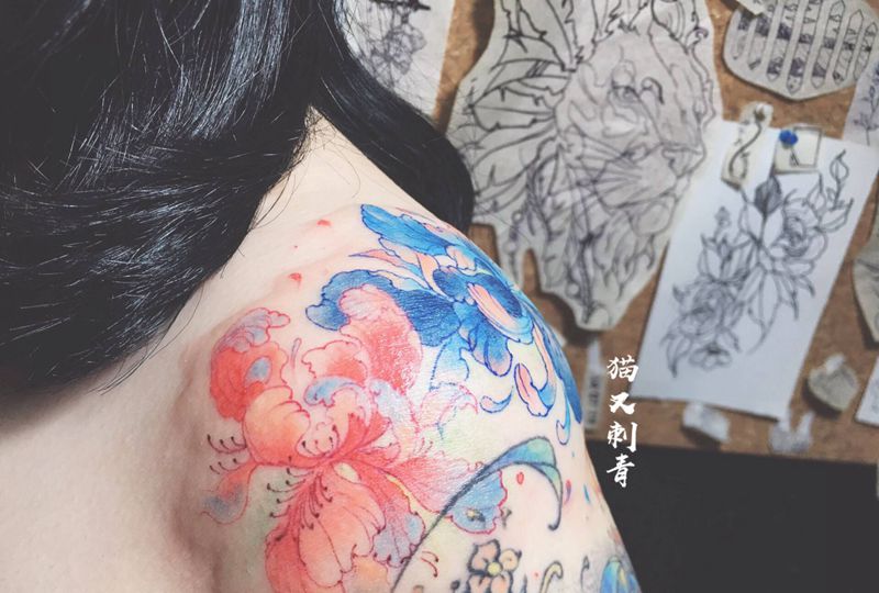 设计图稿纹身图片_肩部水彩纹身图案