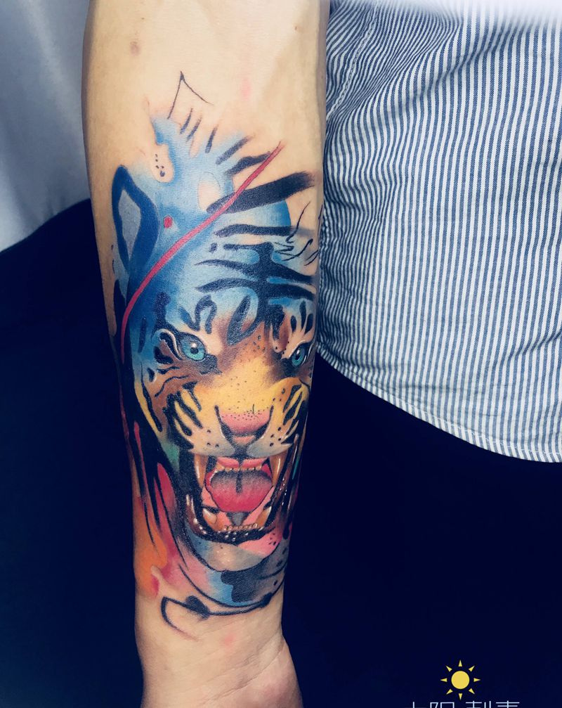 虎头纹身图片_手臂水彩纹身图案