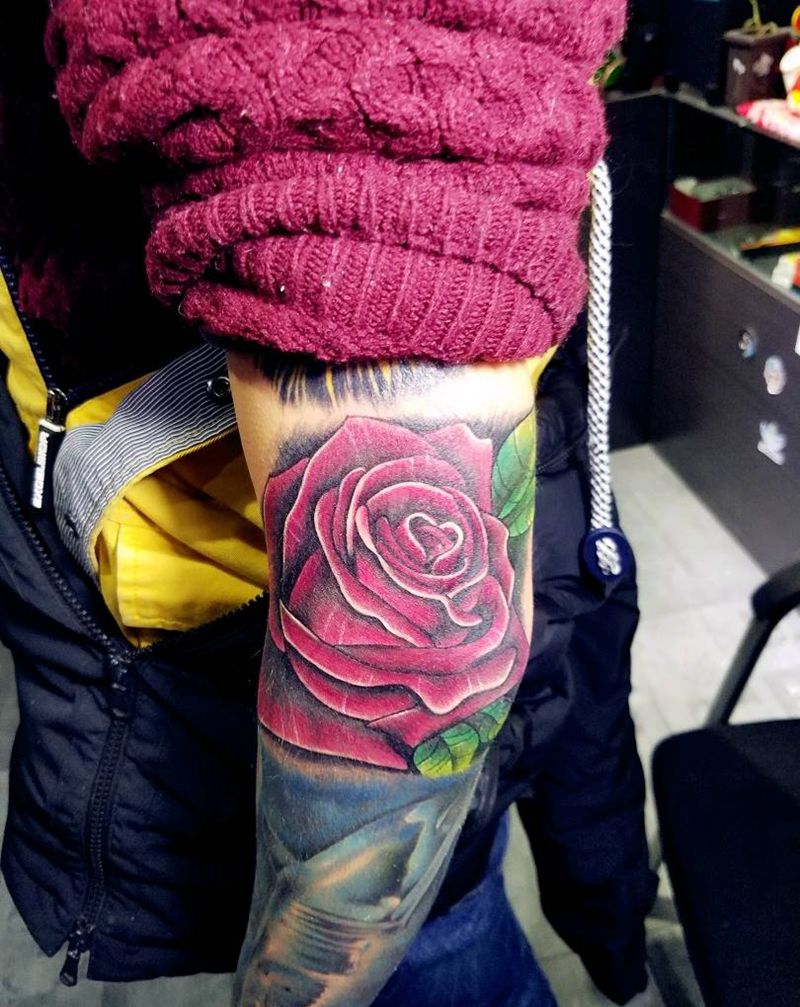 红玫瑰纹身图片