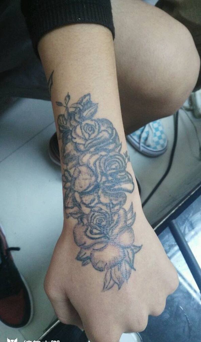 玫瑰纹身图片_手臂欧美写实纹身图案