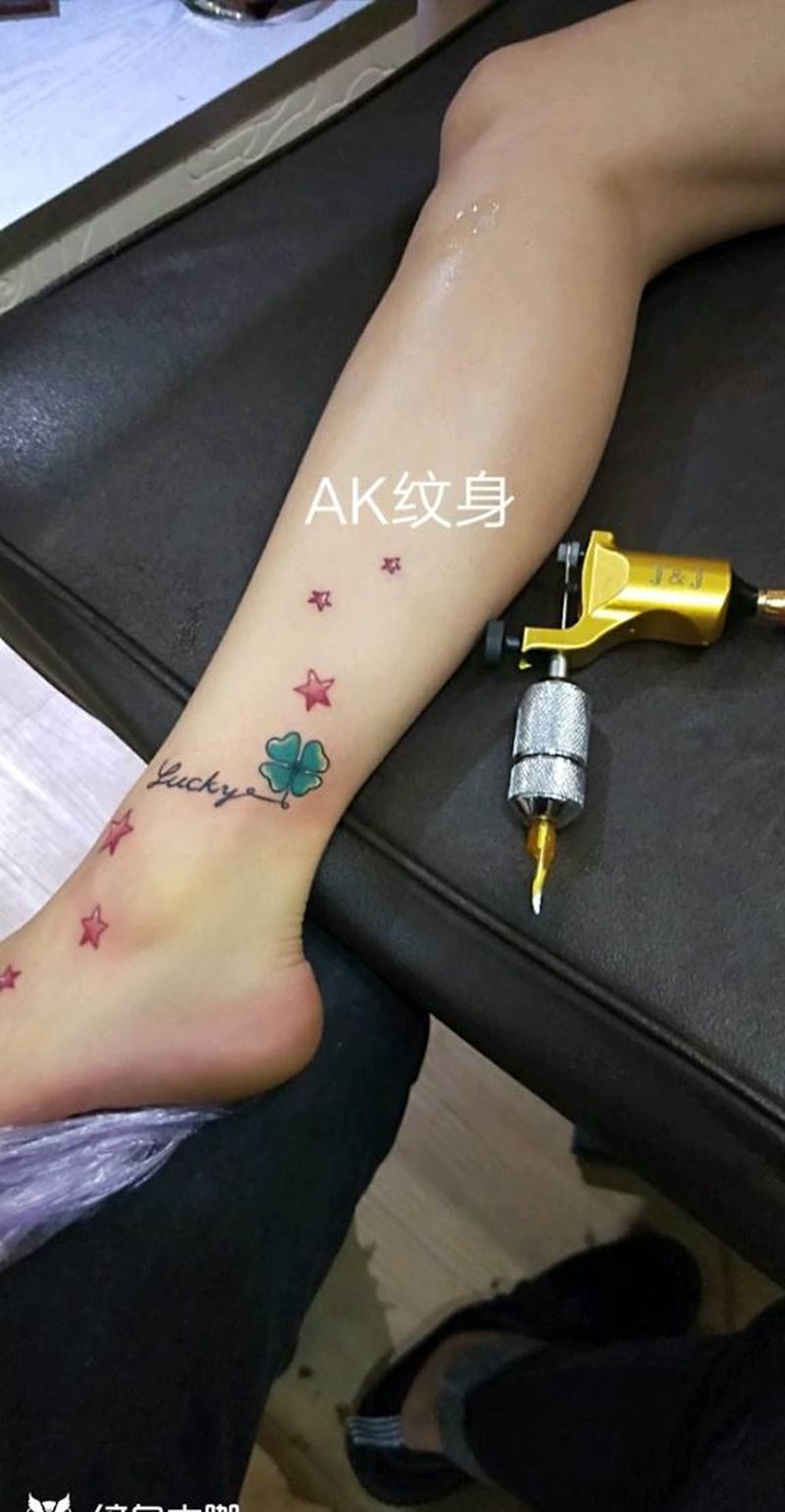 幸运草加星星纹身图片_腿部传统植物原创成品纹身图案
