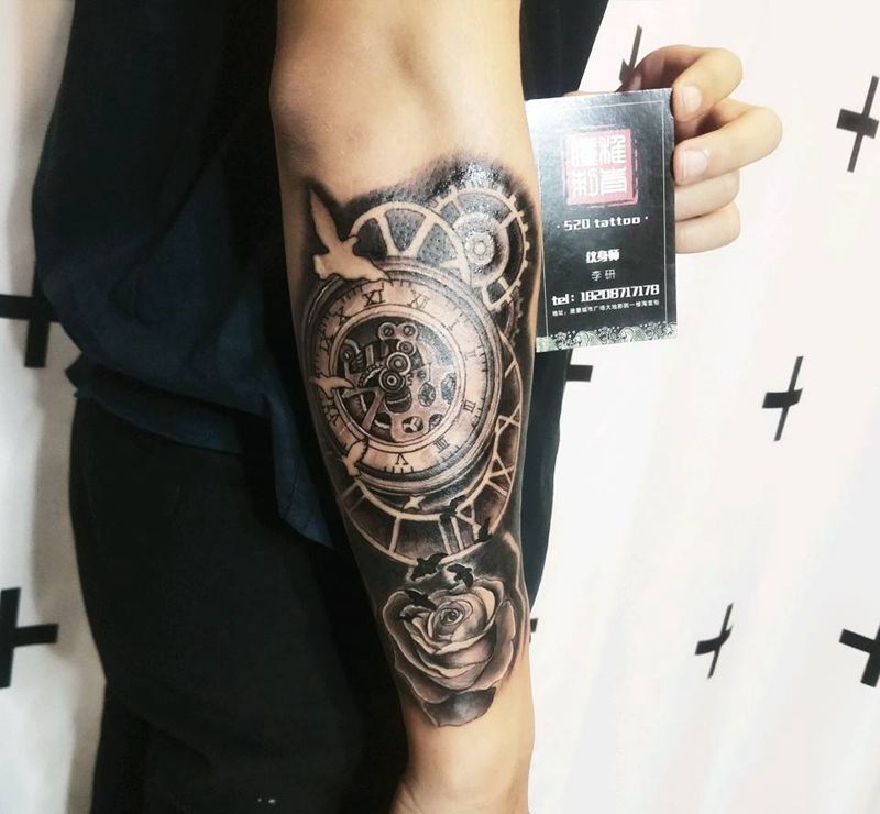 时钟纹身图片_手臂手部欧美静物宗教成品纹身图案