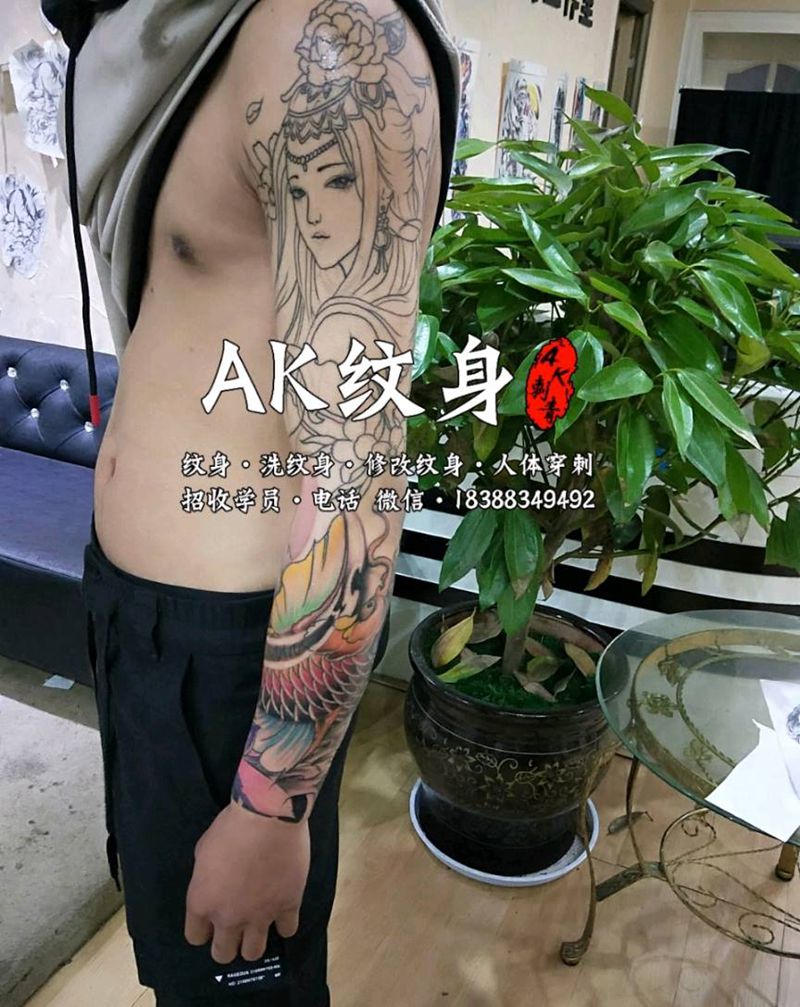 艺妓鲤鱼完成一半，下次继续。纹身图片_手臂手部新传统纹身图案