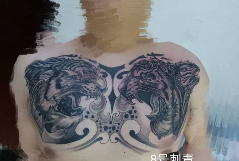 胸口老虎纹身图片_胸部纹身图案